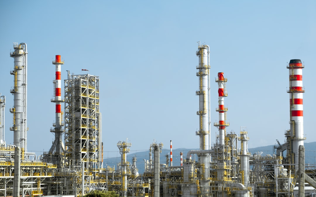 Réseau de tuyauteries et modules d’une installation industrielle de traitement du gaz